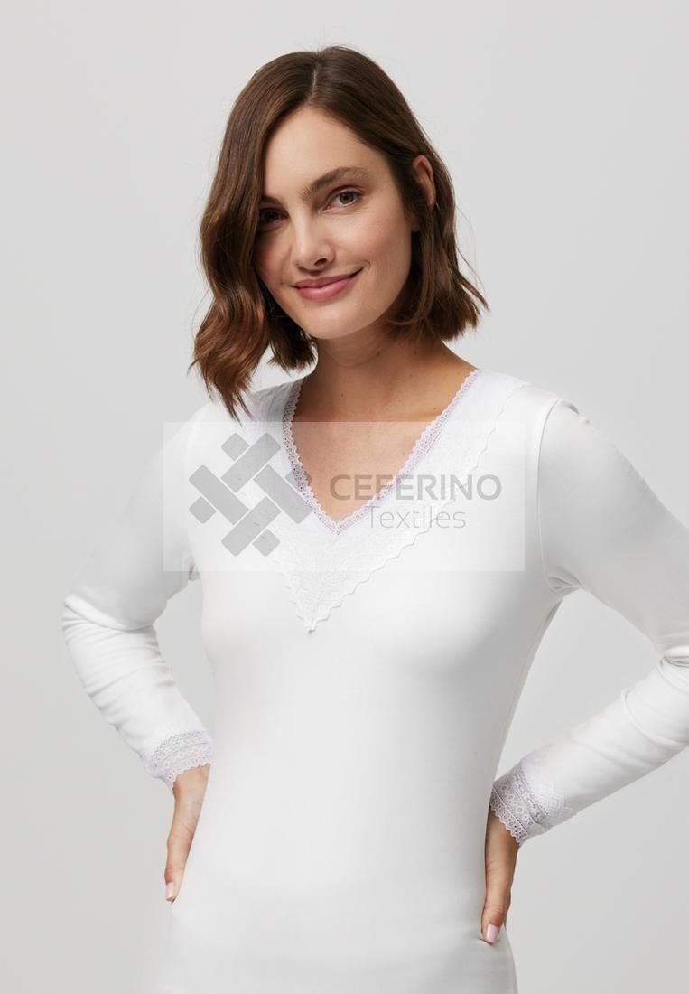 Camiseta termal algodón con encaje manga larga cuello pico señora Ysabel Mora 70009.
